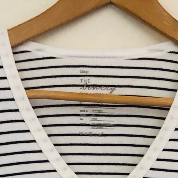 Gap The Bowery Super Soft Striped Long Sleeve V-Neck Tee - Picture 4 of 11